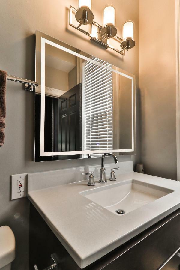 Luxury Apt W/ Spectrum Mood Lighting - Historic Cherokee Street Antique Row メアリーランド・ハイツ エクステリア 写真
